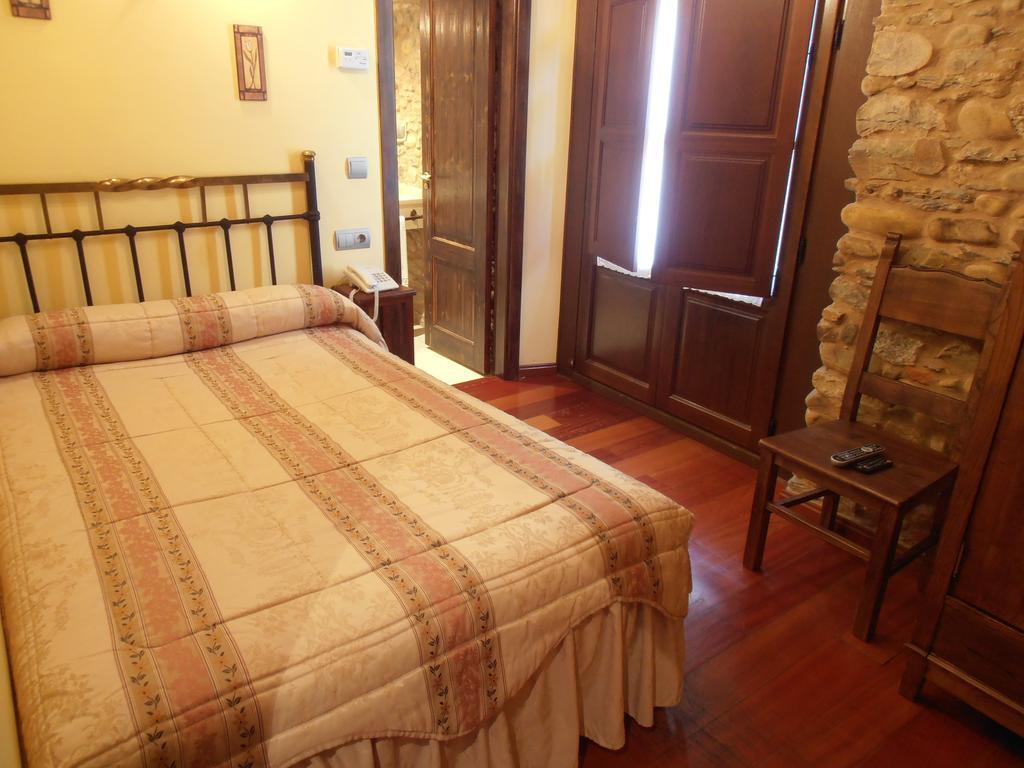 Hostal Virgen De La Encina Ponferrada Room photo